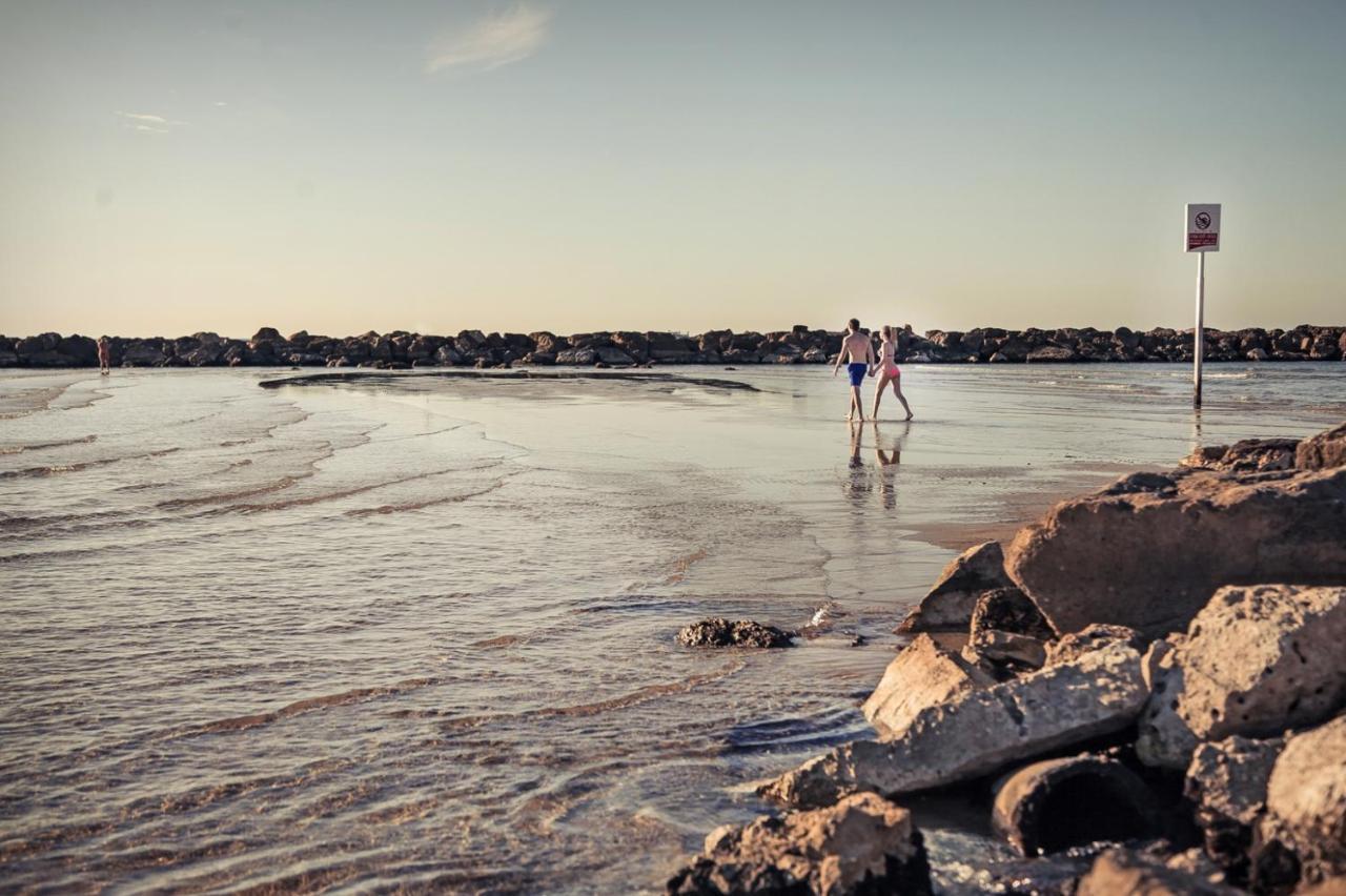 Brown Brut Seafront Hotel, A Member Of Brown Hotels テル・アビブ エクステリア 写真
