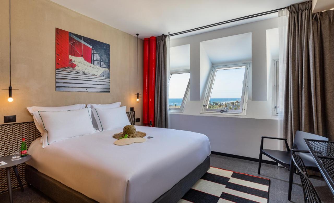 Brown Brut Seafront Hotel, A Member Of Brown Hotels テル・アビブ エクステリア 写真