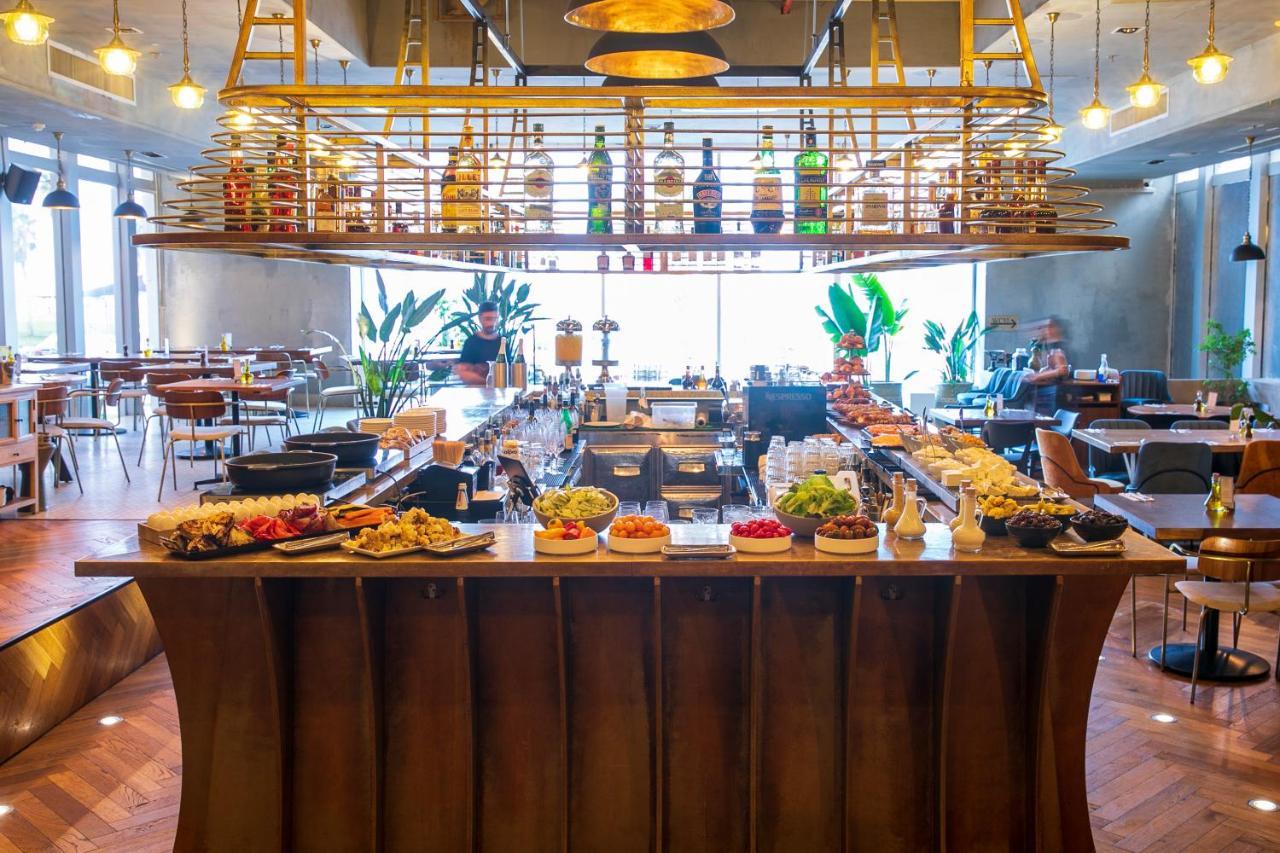 Brown Brut Seafront Hotel, A Member Of Brown Hotels テル・アビブ エクステリア 写真