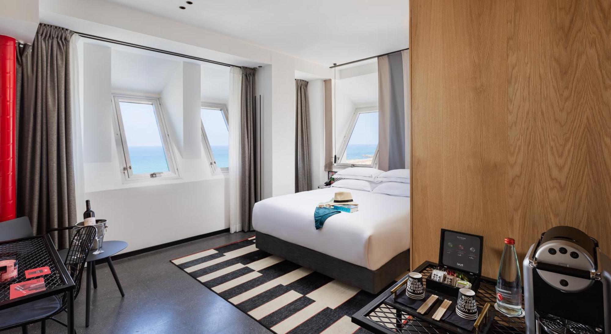 Brown Brut Seafront Hotel, A Member Of Brown Hotels テル・アビブ エクステリア 写真