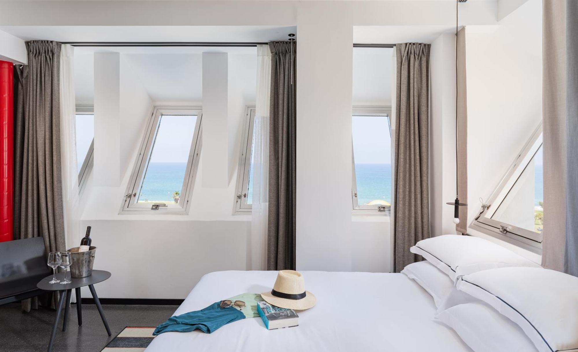 Brown Brut Seafront Hotel, A Member Of Brown Hotels テル・アビブ エクステリア 写真